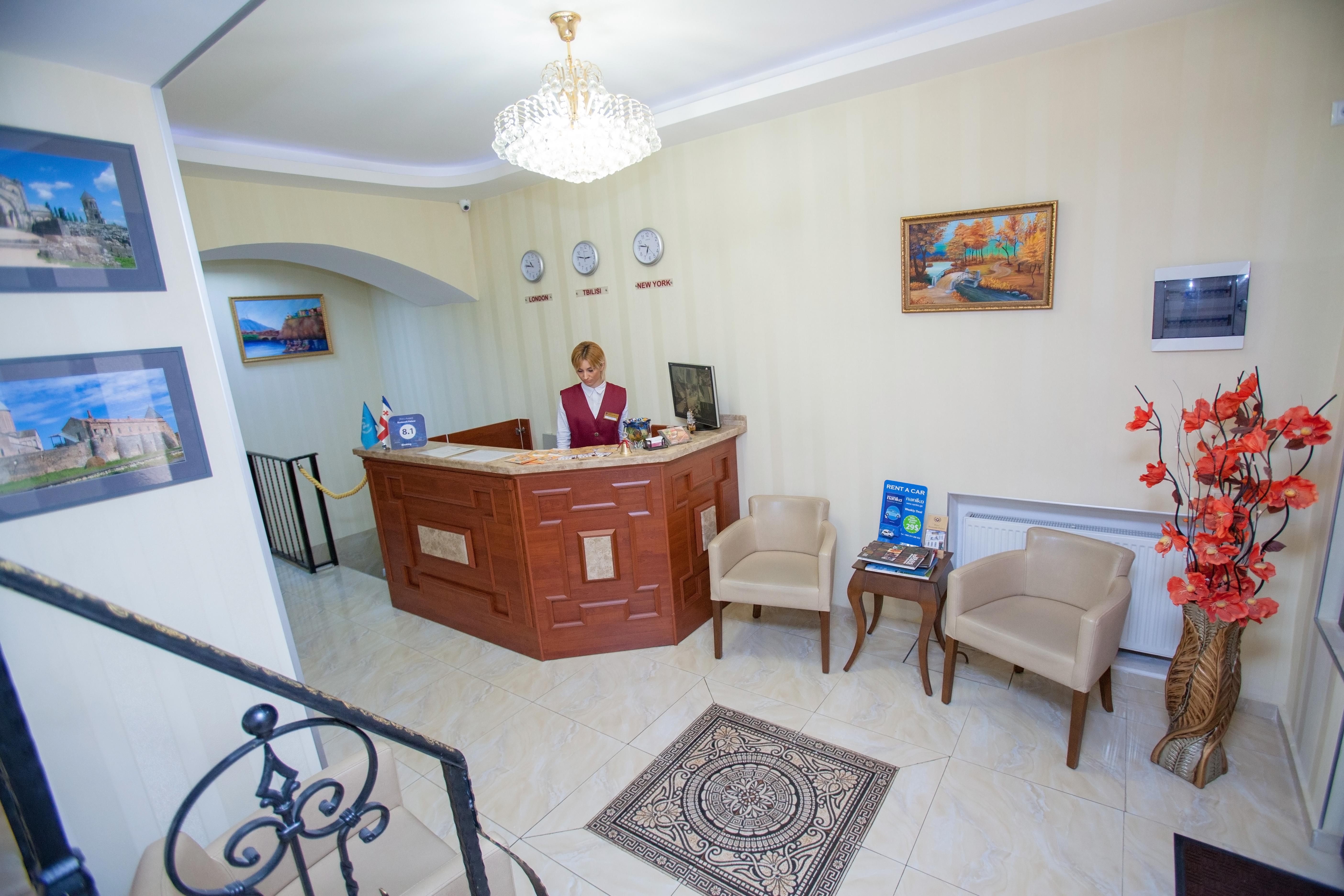Rustaveli Palace ティビリシ エクステリア 写真